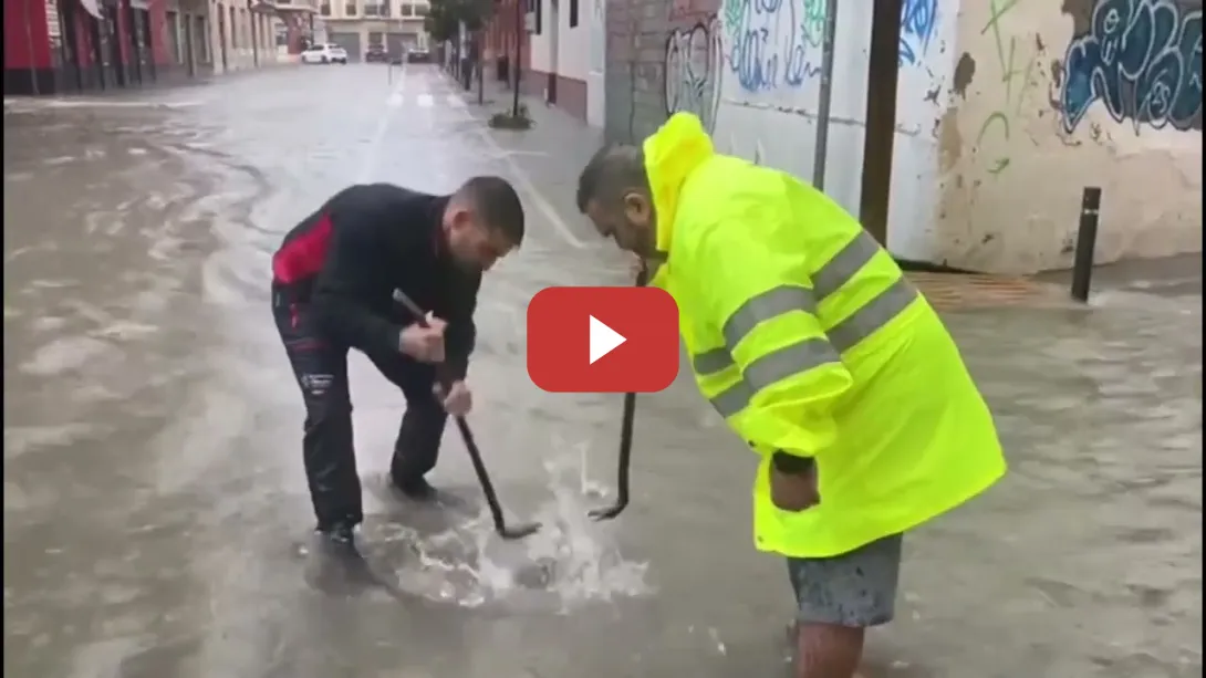 Embedded thumbnail for Lluvia y balsas de agua en Málaga