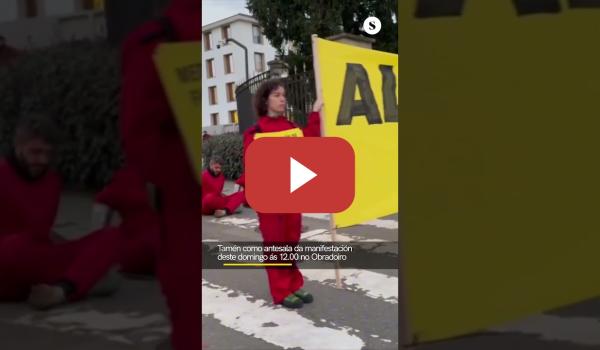 Embedded thumbnail for Activistas de Greenpeace instalan ‘una celulosa’ en la sede de la Xunta en protesta contra Altri